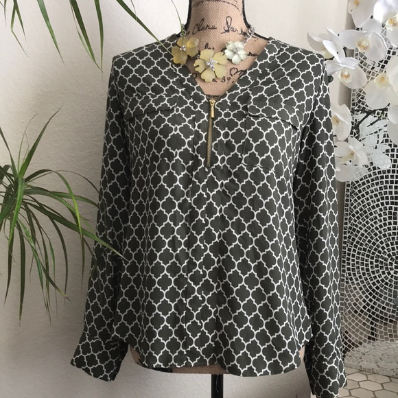 🌺Express women’s Long Sleeve Blouse. 🌺 - Picture 2 of 5